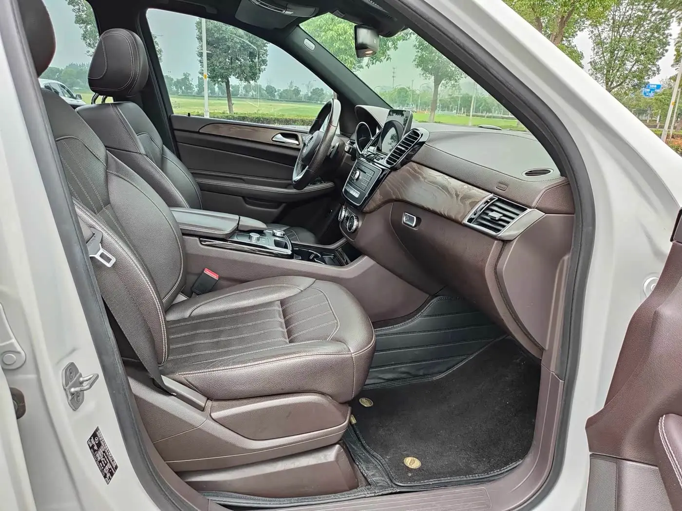 Mercedes-Benz GLE 2017 — Photo 10/14