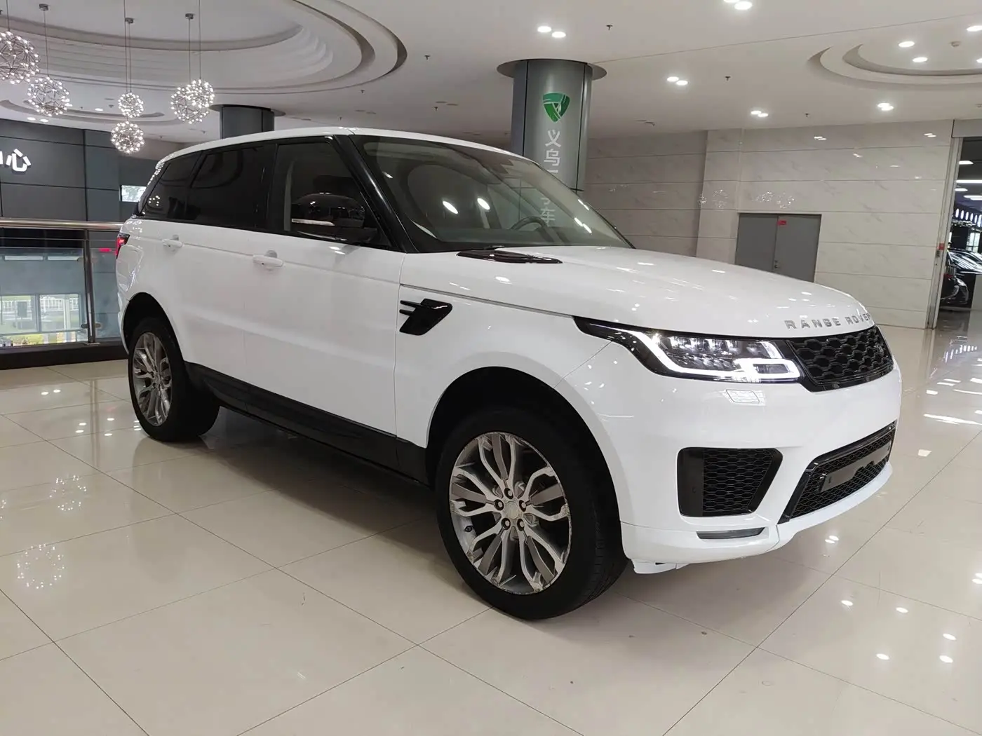 Land Rover Range Rover Sport 2016 — Photo 3/9