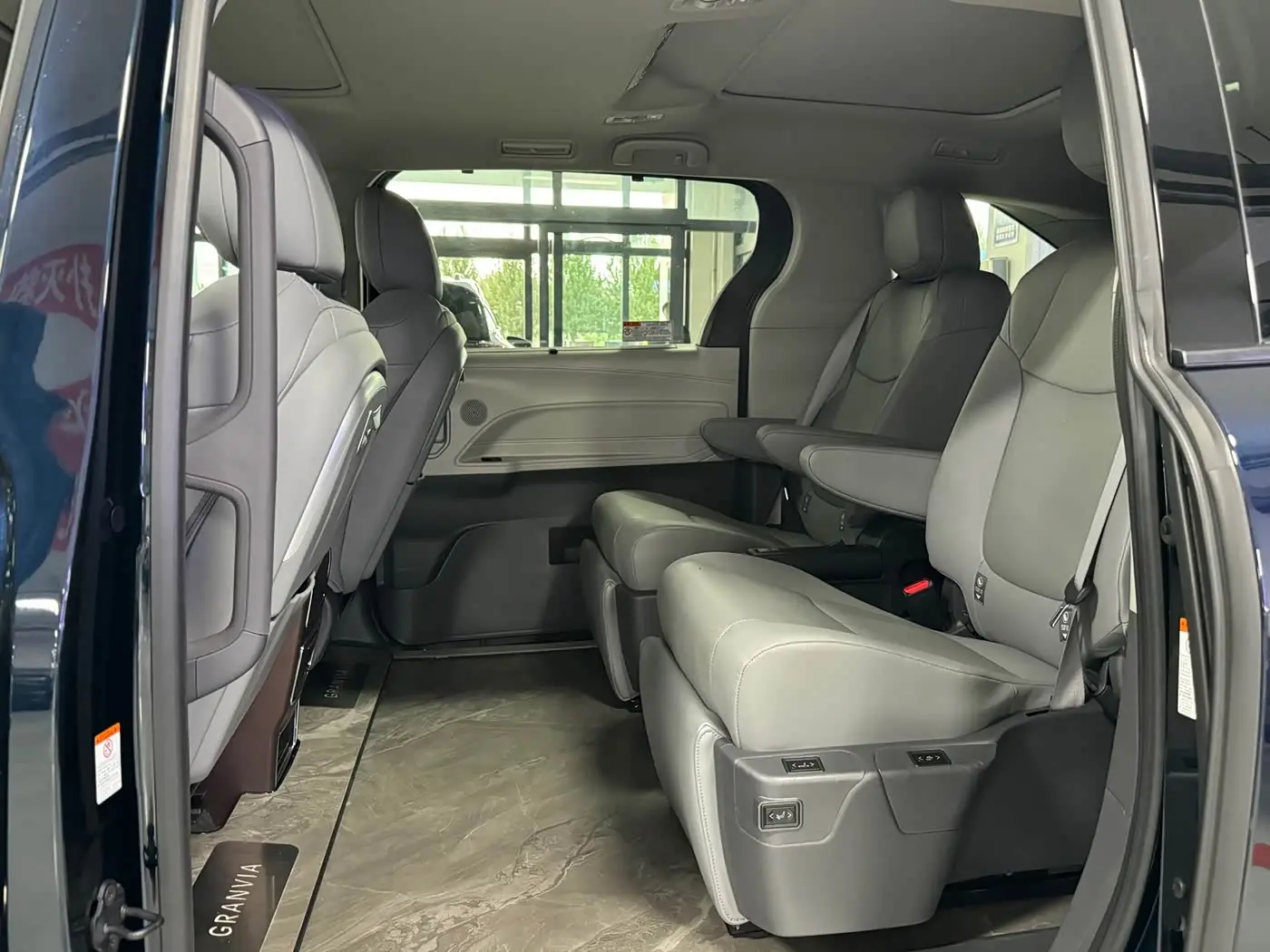 Toyota Granvia 2024 — Photo 9/9