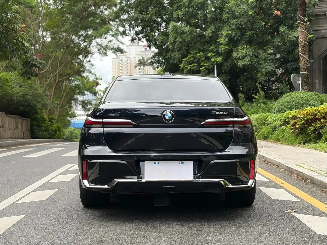 BMW 7 Series 2024 — Photo 16/17
