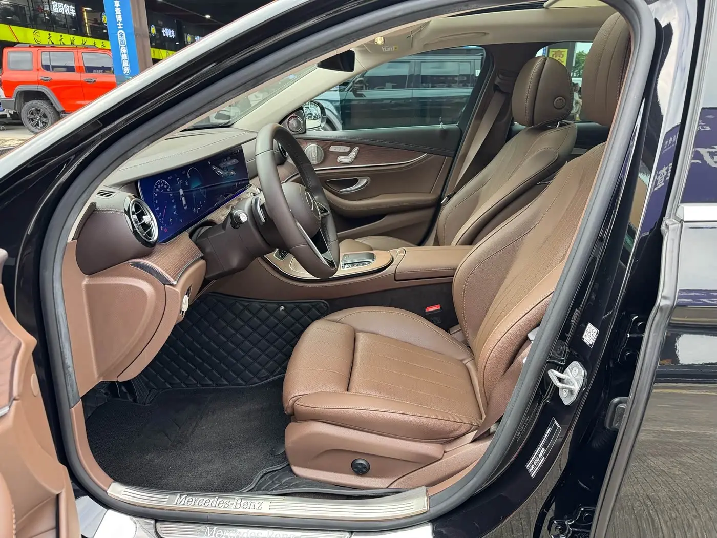 Mercedes-Benz E-Class 2022 — Photo 8/17