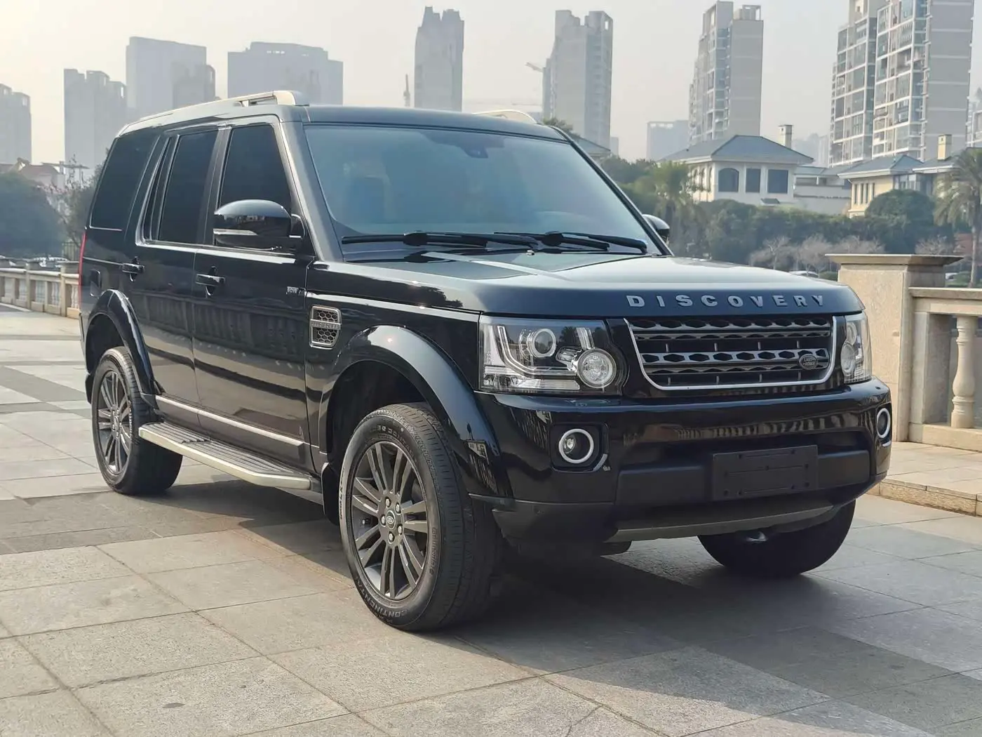 Land Rover Discovery 2017 — Photo 3/16