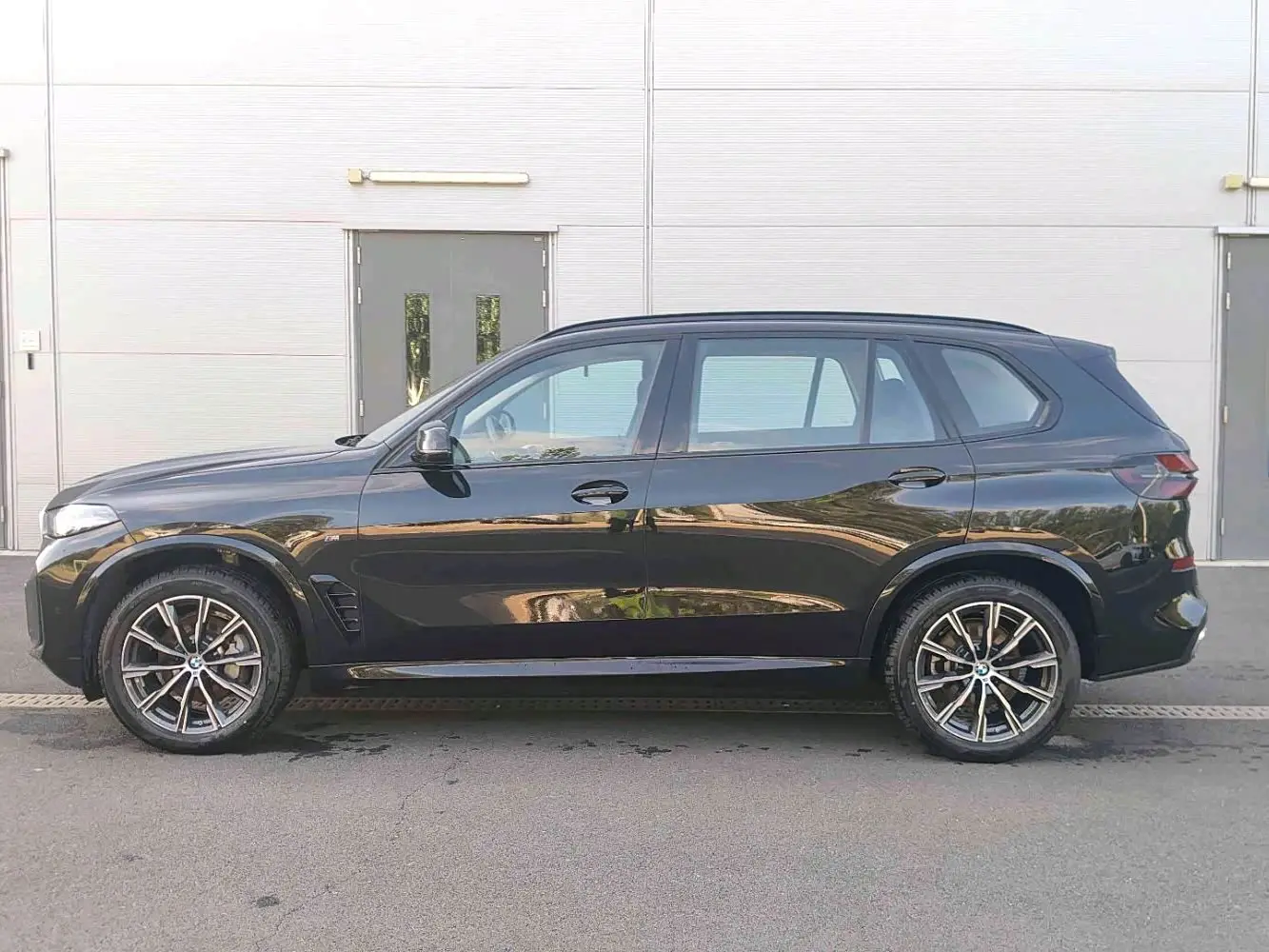 BMW X5 2025 — Photo 2/15