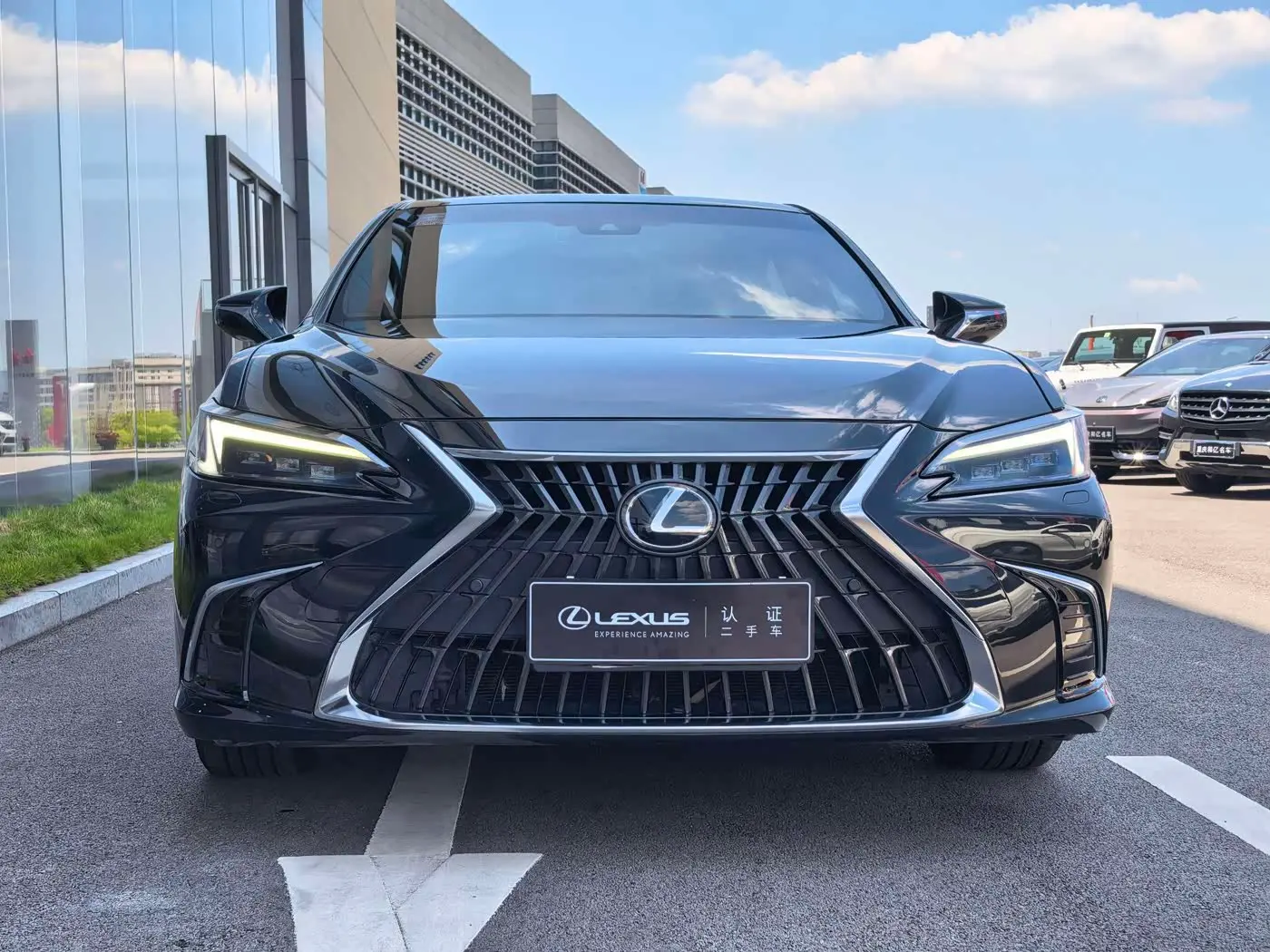 Lexus ES 2025 — Photo 2/14
