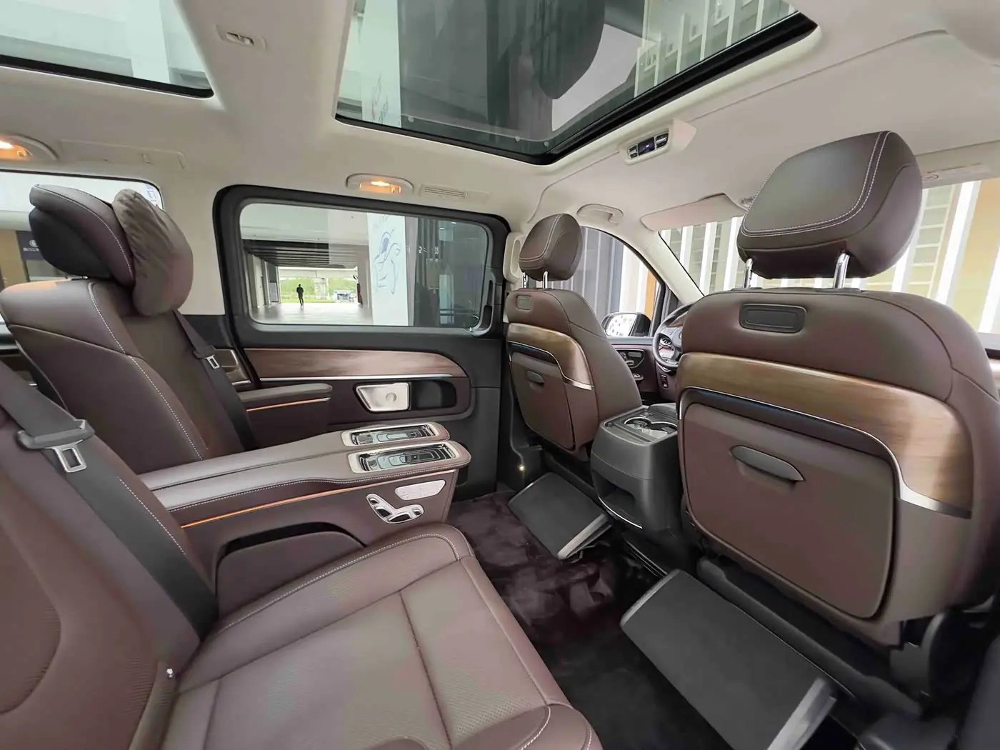 Mercedes-Benz V-Class 2024 — Photo 20/20