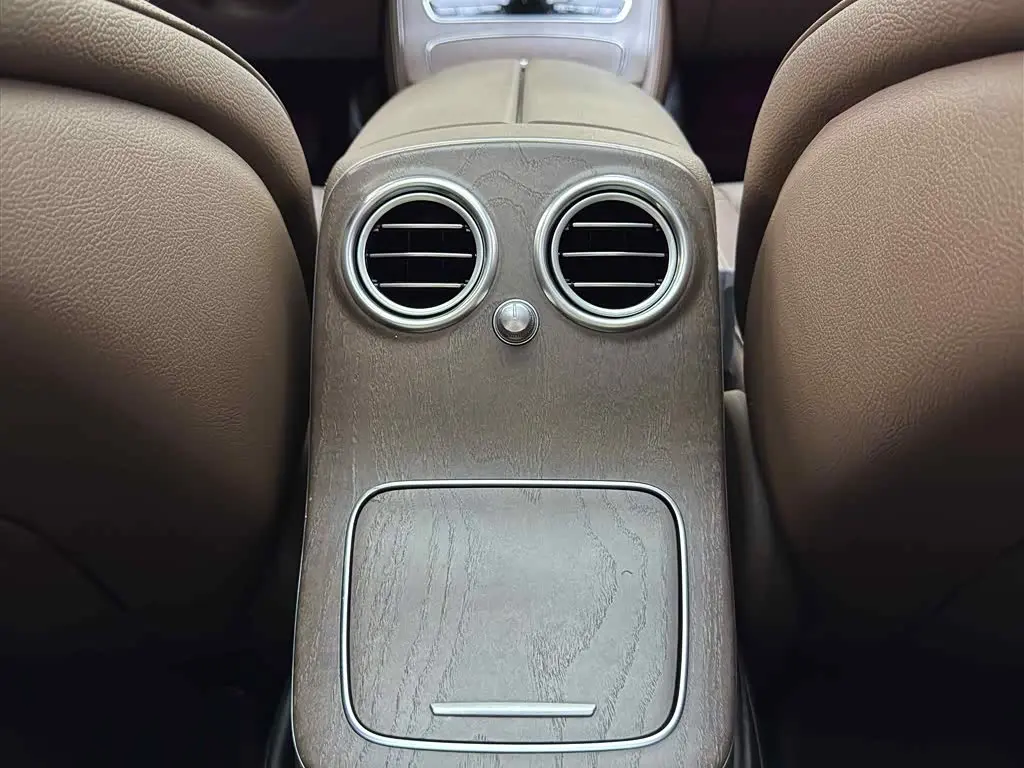 Mercedes-Benz E-Class 2021 — Photo 11/15