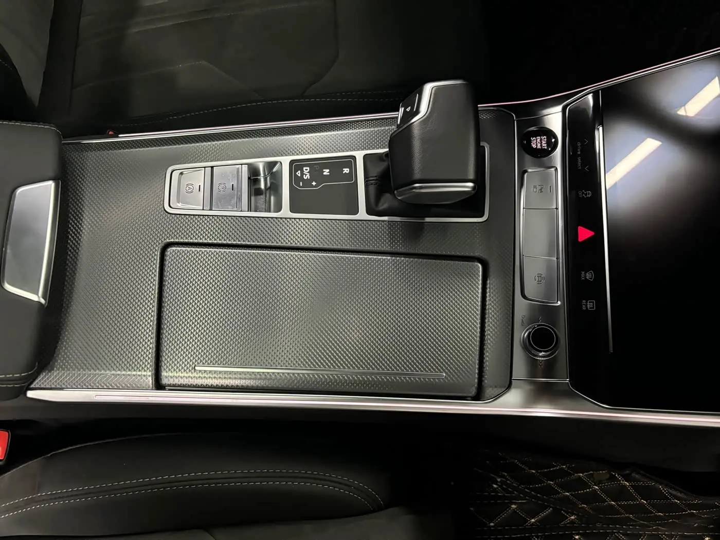 Audi A6L 2024 — Photo 6/15