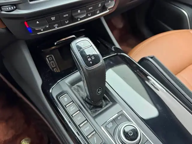 Maserati Levante 2021 — Şəkil 10/11