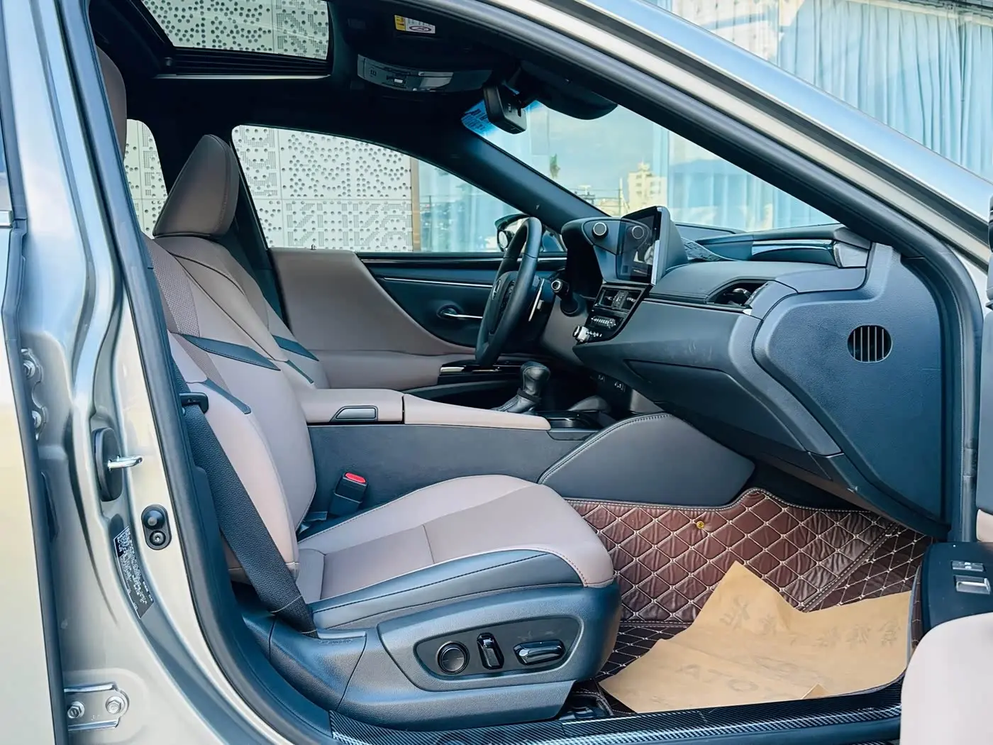 Lexus ES 2024 — Photo 18/20