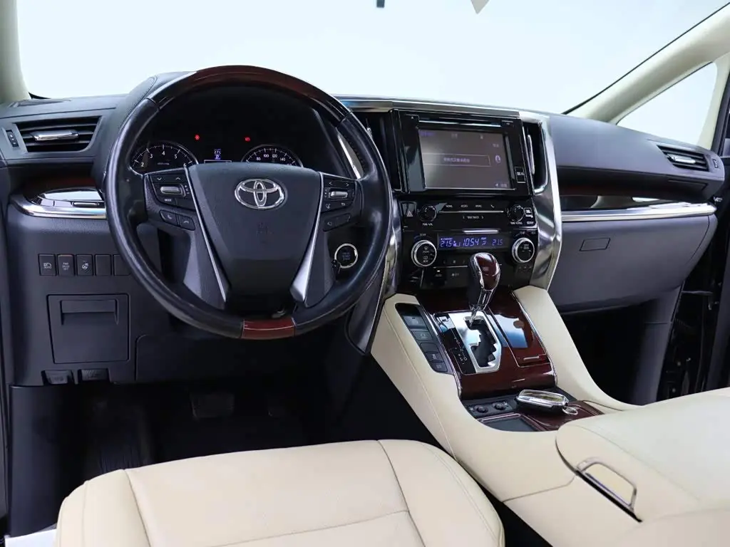 Toyota Alphard 2017 — Photo 11/20