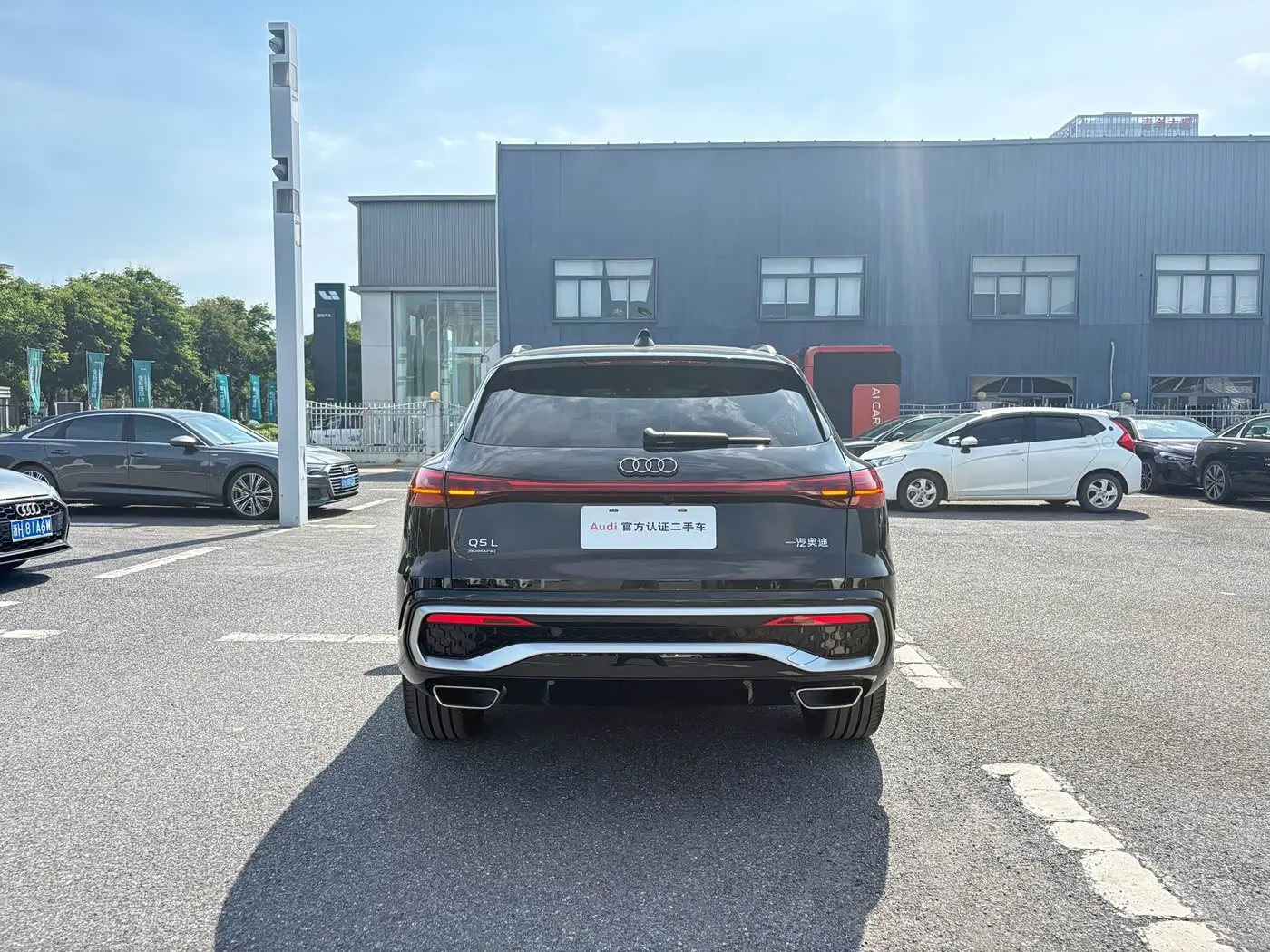 Audi Q5L 2025 — Photo 6/19