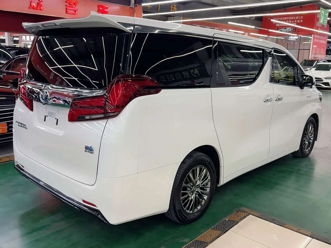 Toyota Alphard 2020 — Photo 9/9