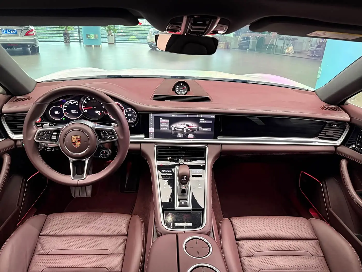 Porsche Panamera 2018 — Фото 9/13