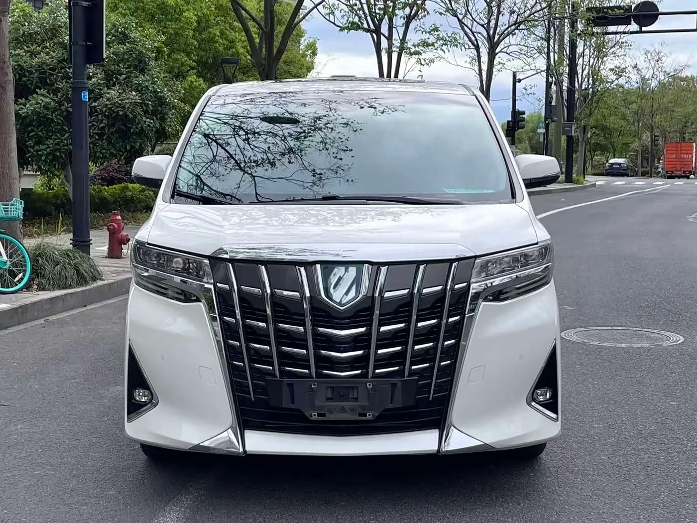 Toyota Alphard 2023 — Фото 2/18