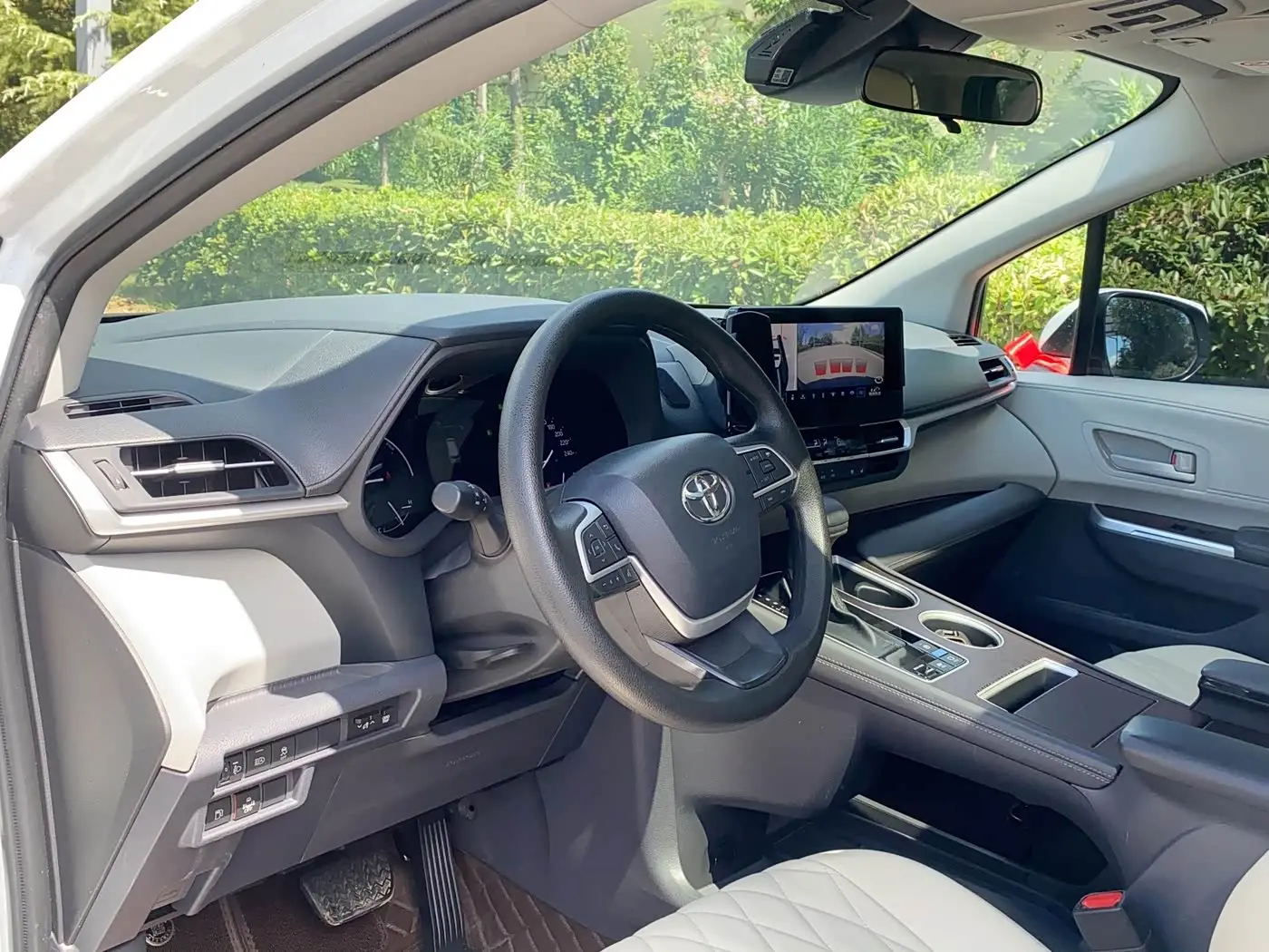 Toyota Sienna 2024 — Photo 9/20