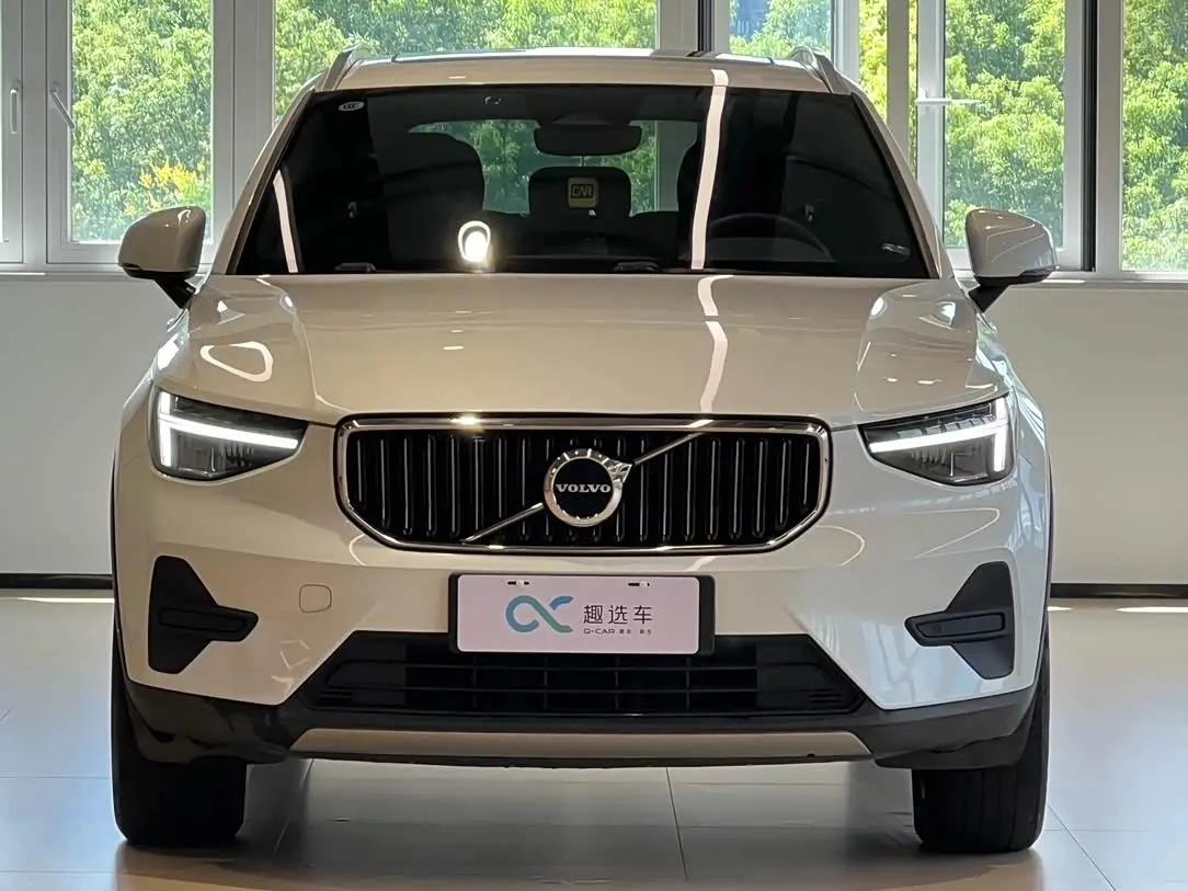 Volvo XC40 2024 — Фото 2/16