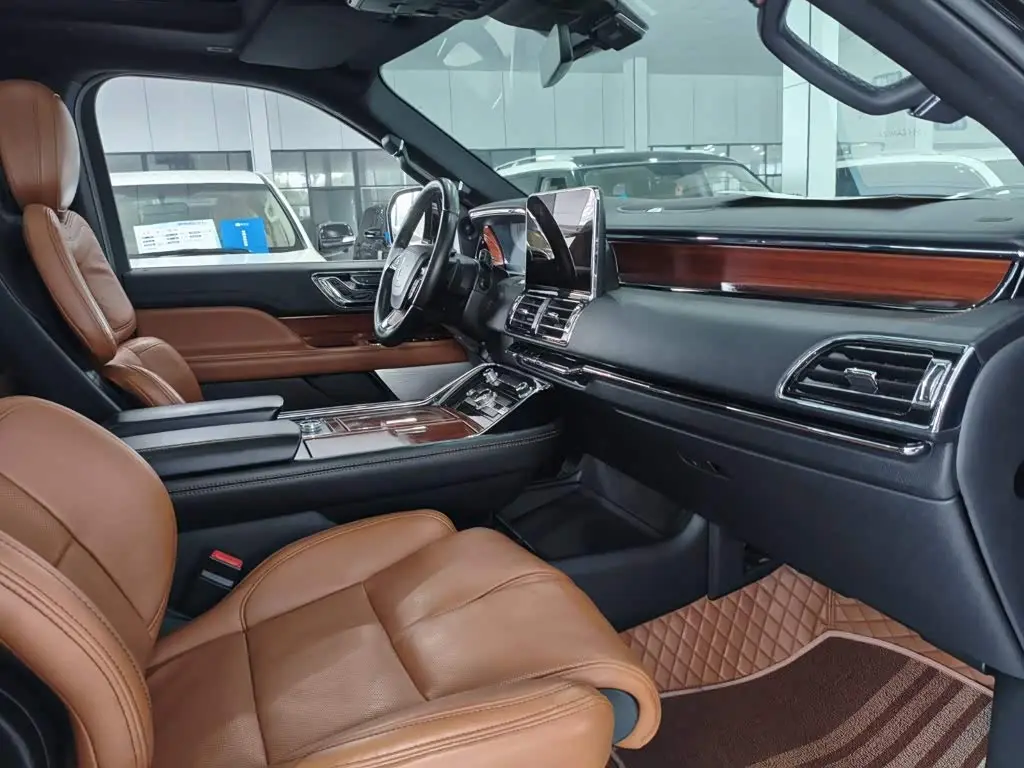 Lincoln Navigator 2022 — Photo 14/17