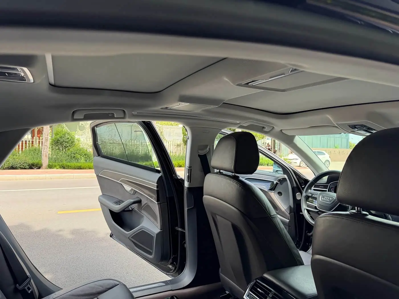 Audi A8 2018 — Photo 10/14