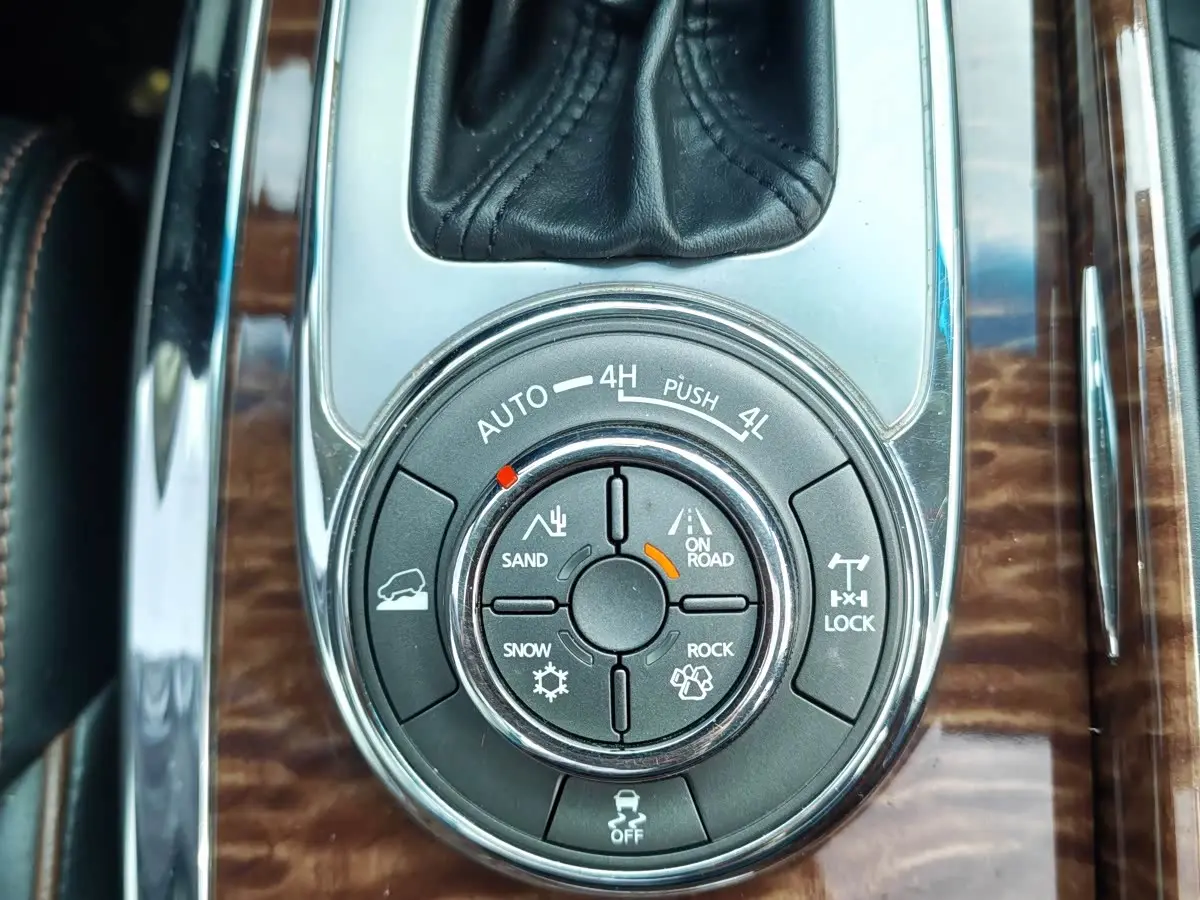Nissan Patrol 2016 — Photo 10/20