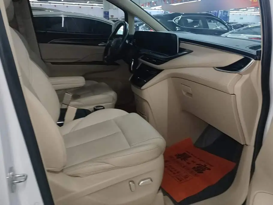 Buick GL8 2021 — Photo 8/16