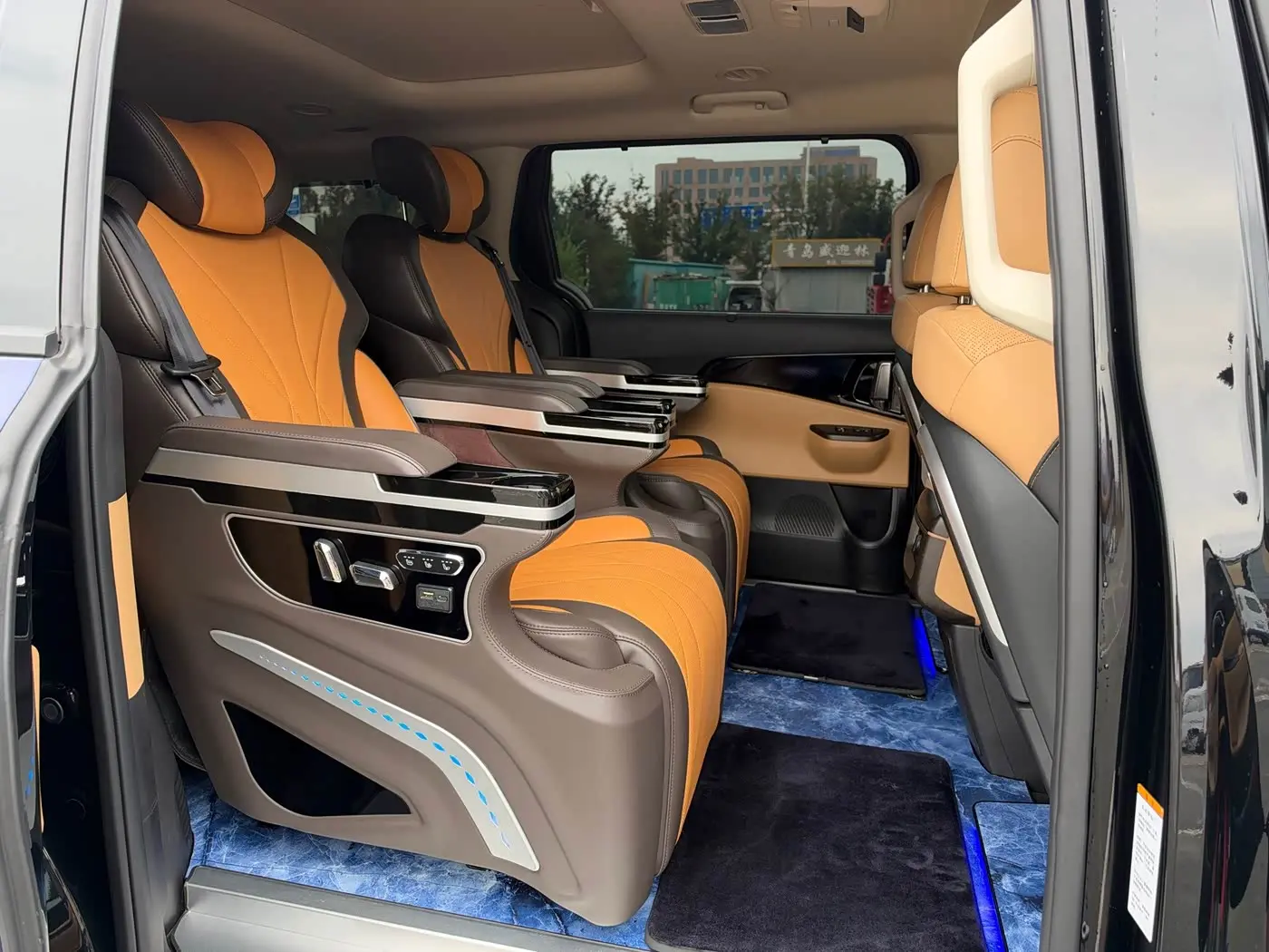 Kia Carnival 2022 — Photo 14/18