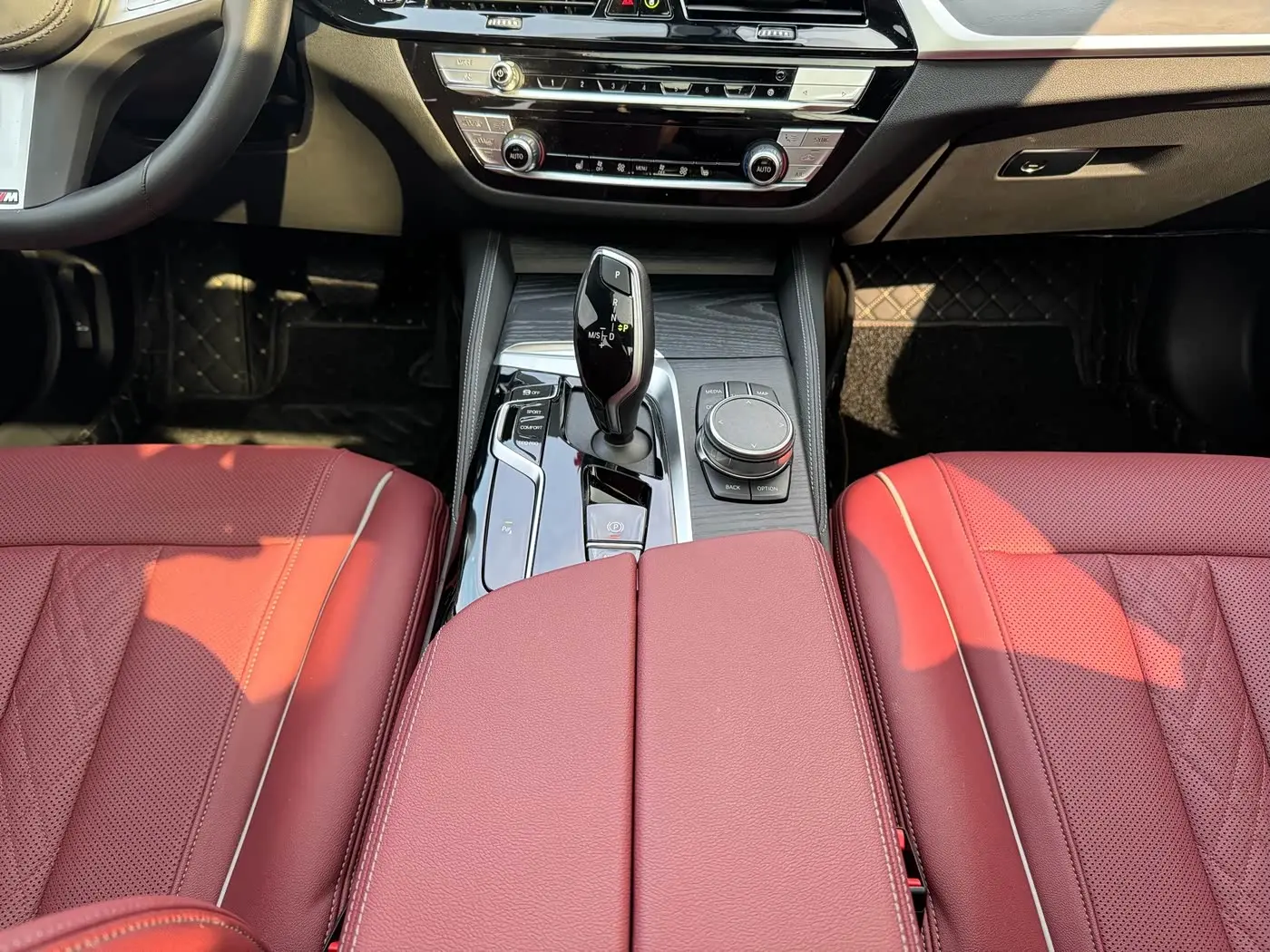BMW 5 Series 2023 — Photo 11/16