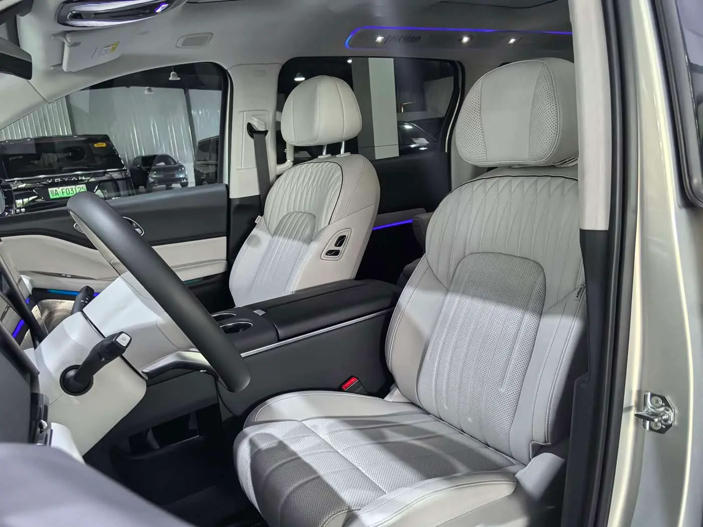Voyah Auto Voyah Dreamer 2025 — Photo 6/10