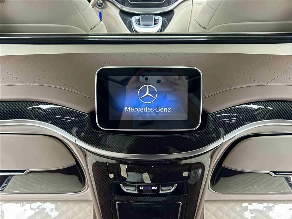 Mercedes-Benz V-Class 2023 — Photo 11/20