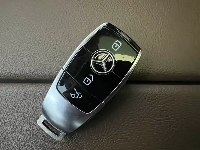 Mercedes-Benz E-Class 2022 — Photo 13/18