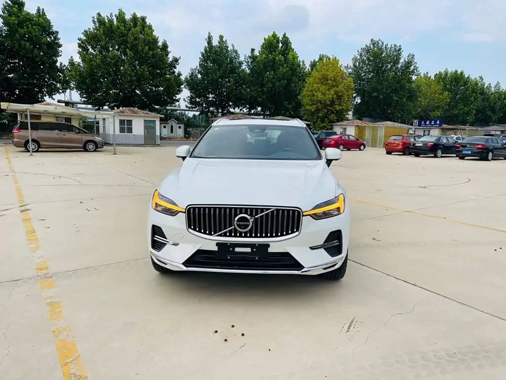 Volvo XC60 Plug-in Hybrid 2026 — Şəkil 2/15