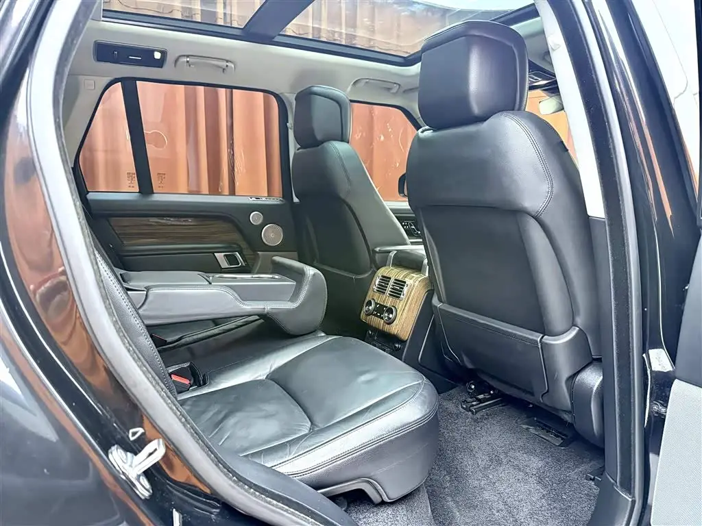 Land Rover Range Rover 2018 — Photo 8/18