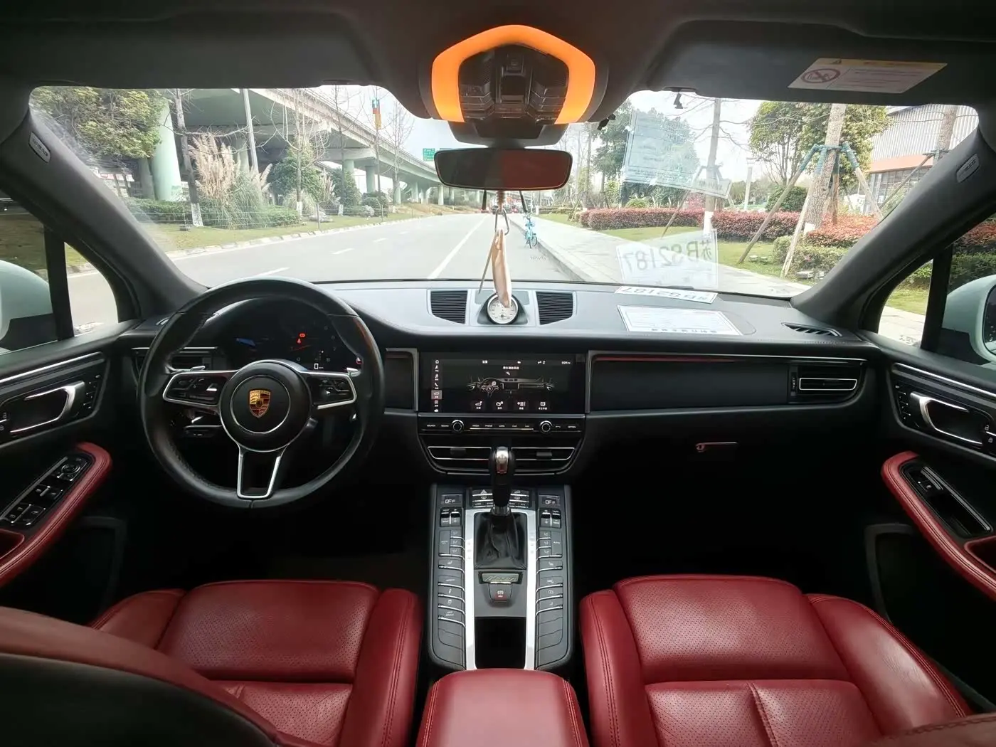 Porsche Macan 2021 — Photo 14/16