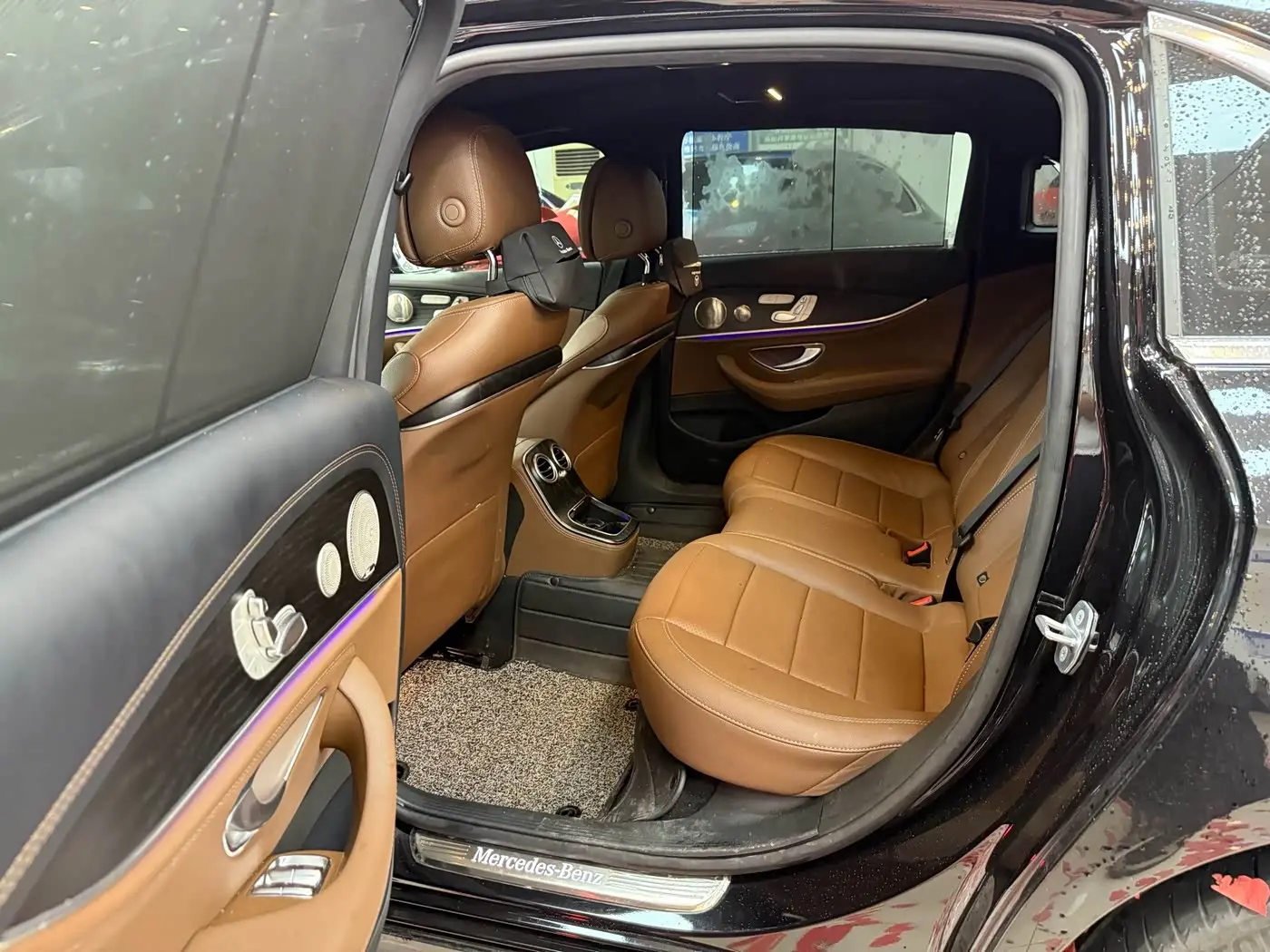 Mercedes-Benz E-Class 2023 — Photo 11/20