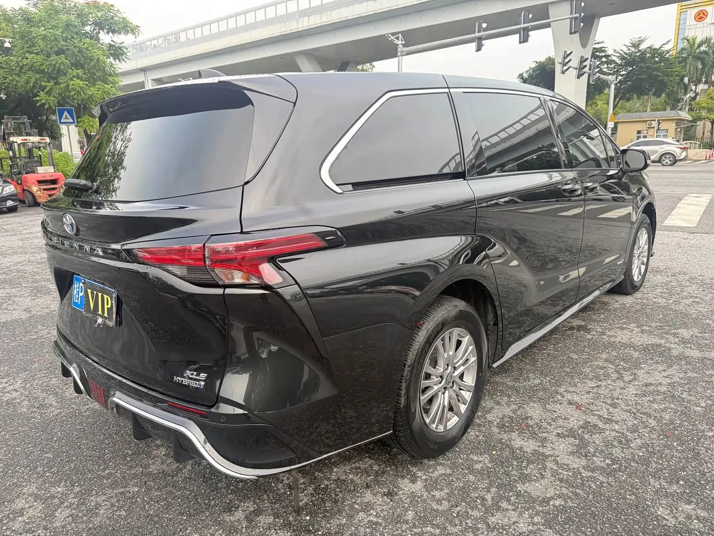 Toyota Sienna 2023 — Photo 5/19