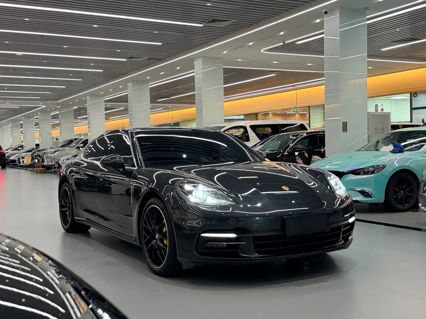 Porsche Panamera 2020 — Фото 3/18