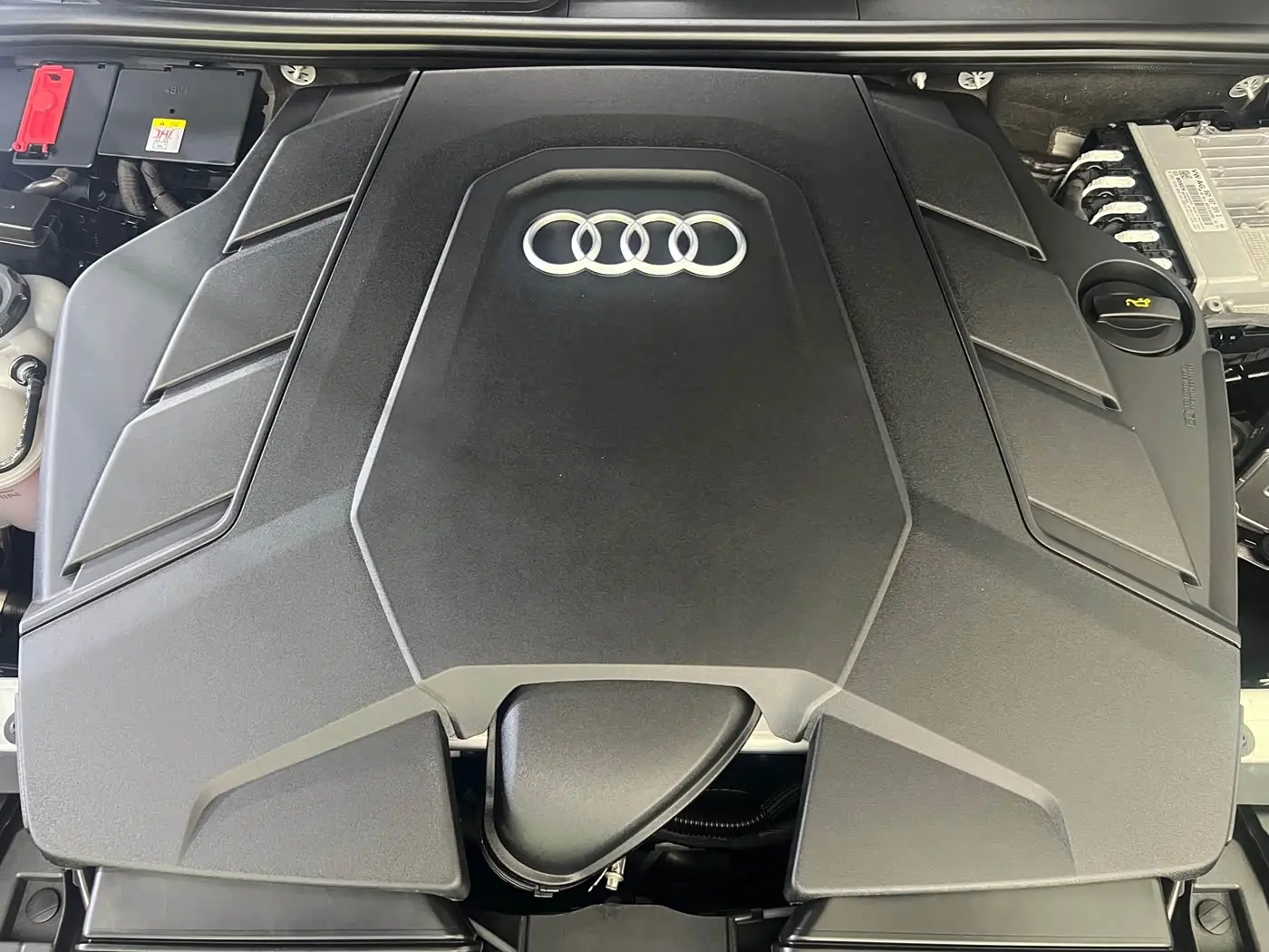Audi Q8 2023 — Photo 8/20
