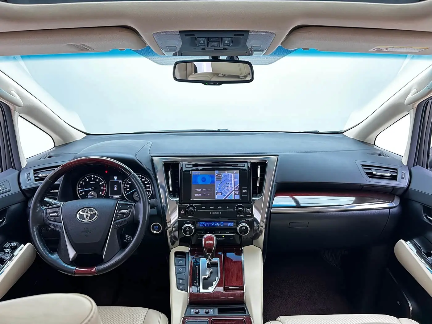 Toyota Alphard 2018 — Photo 20/20