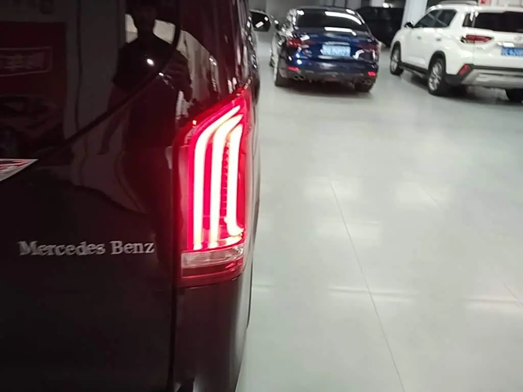 Mercedes-Benz V-Class 2022 — Şəkil 8/20