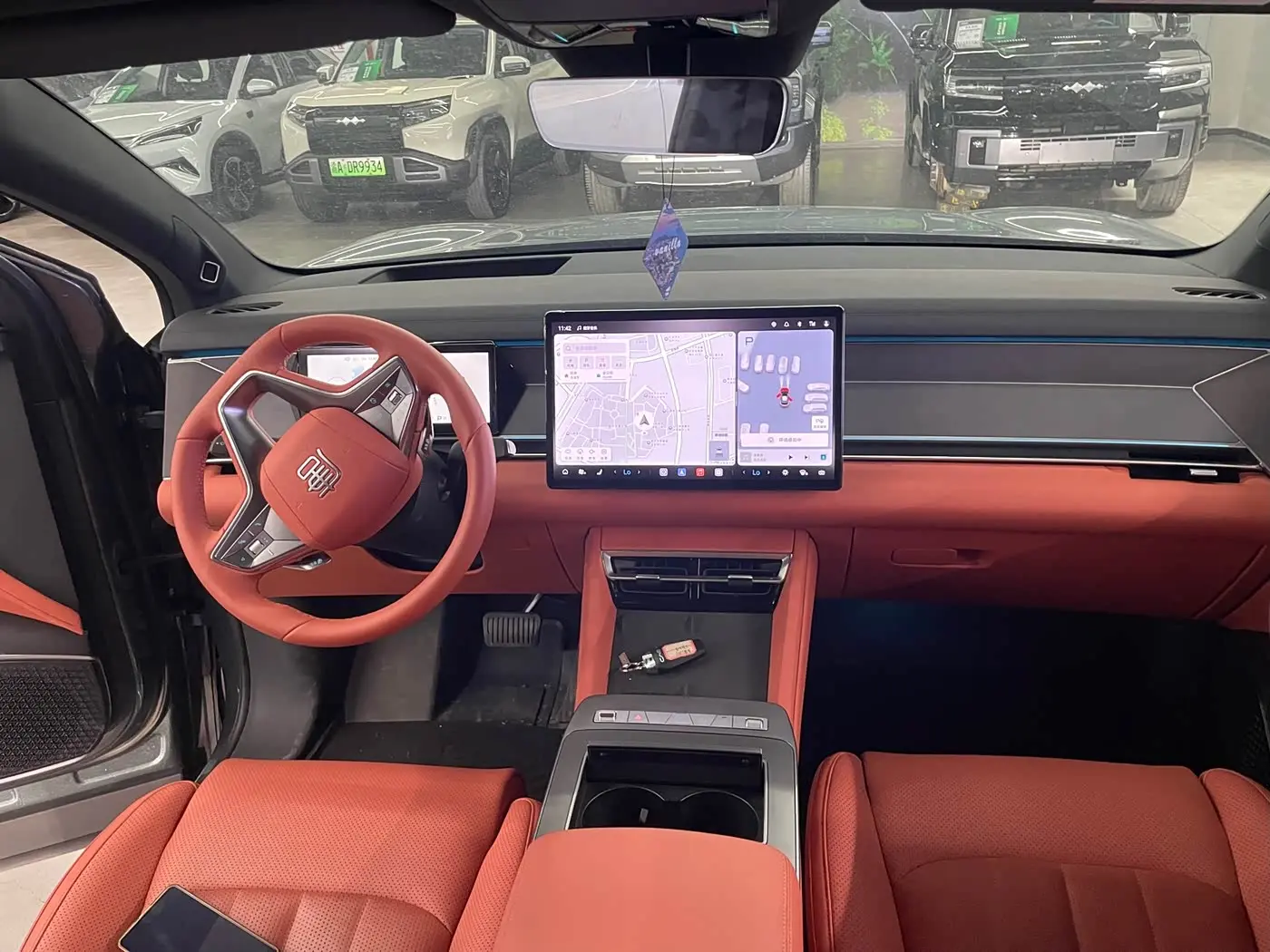BYD Tang L 2025 — Photo 8/13