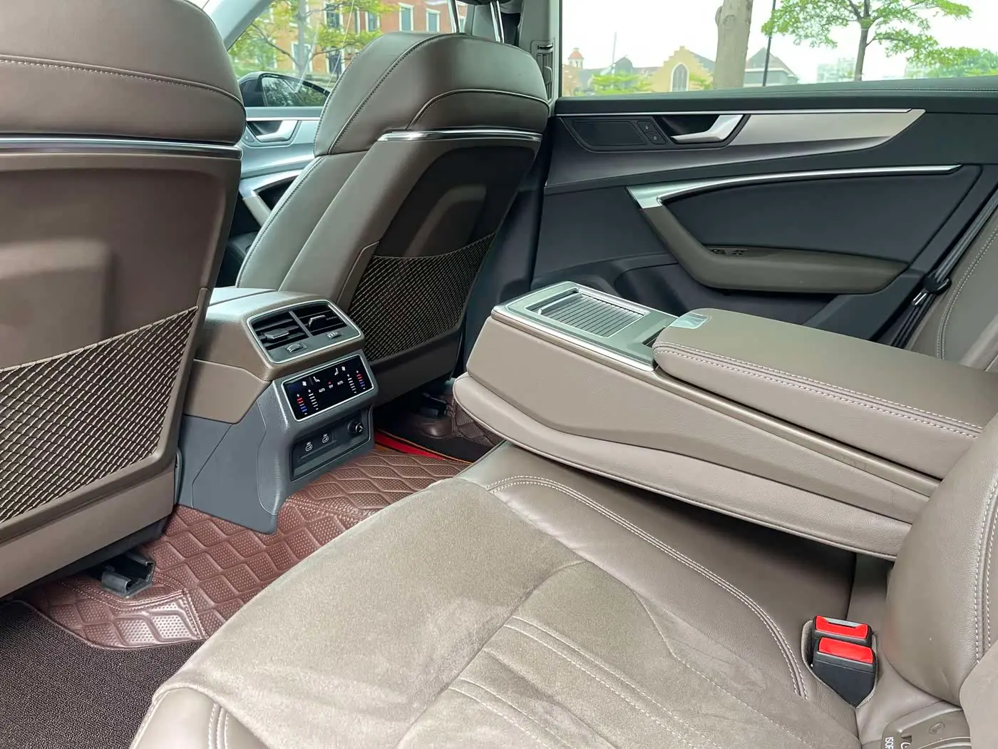 Audi A7L 2024 — Şəkil 9/20