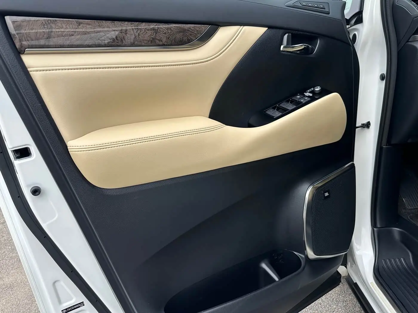 Toyota Alphard 2023 — Фото 17/20