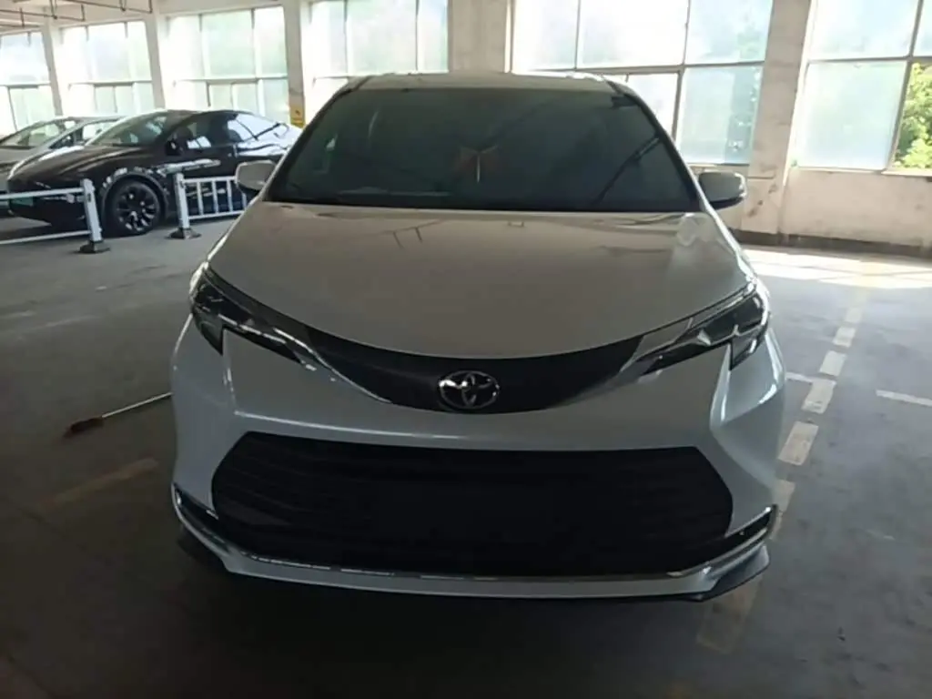 Toyota Sienna 2025 — Photo 3/20