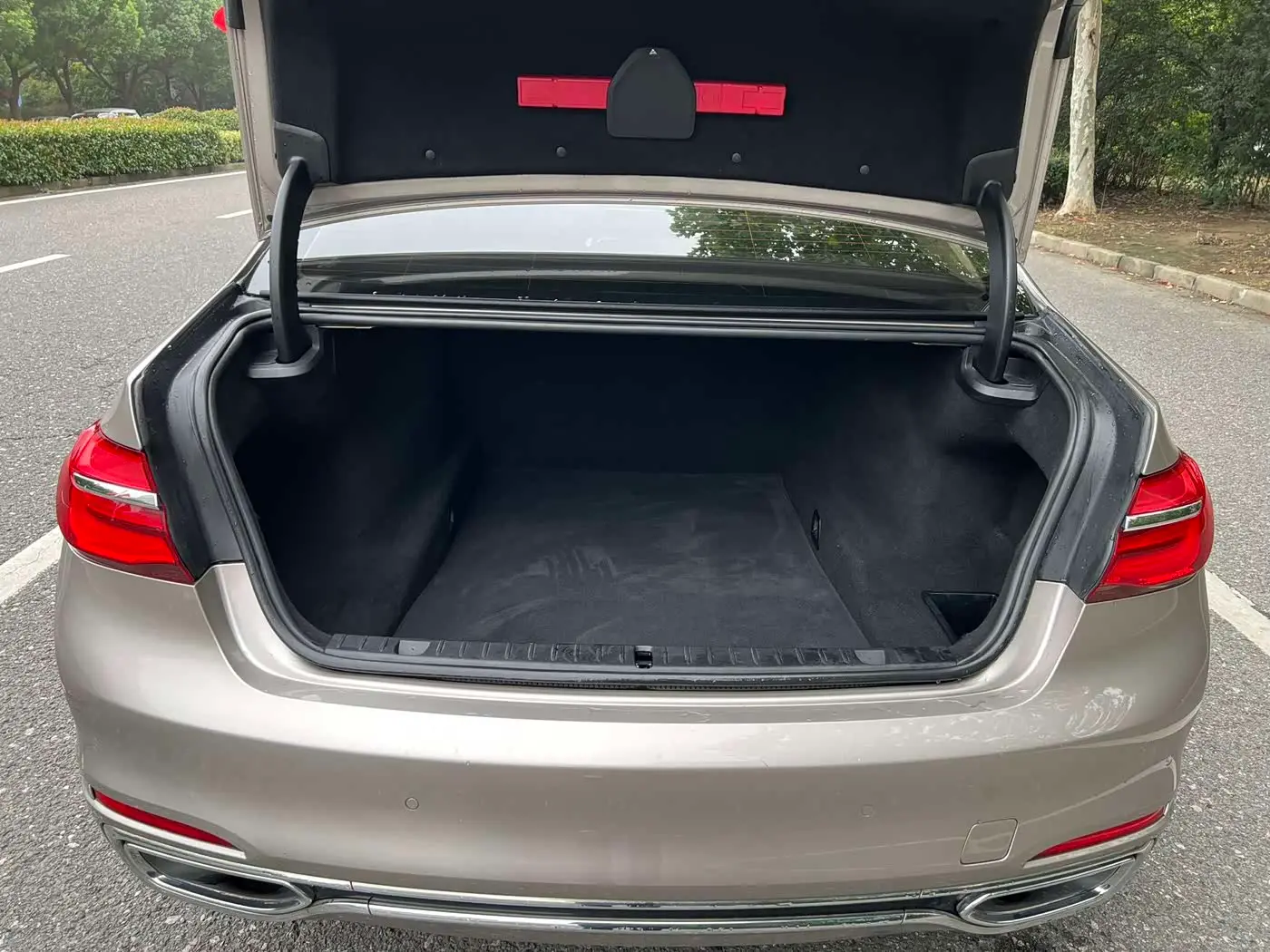 BMW 7 Series 2018 — Photo 11/18