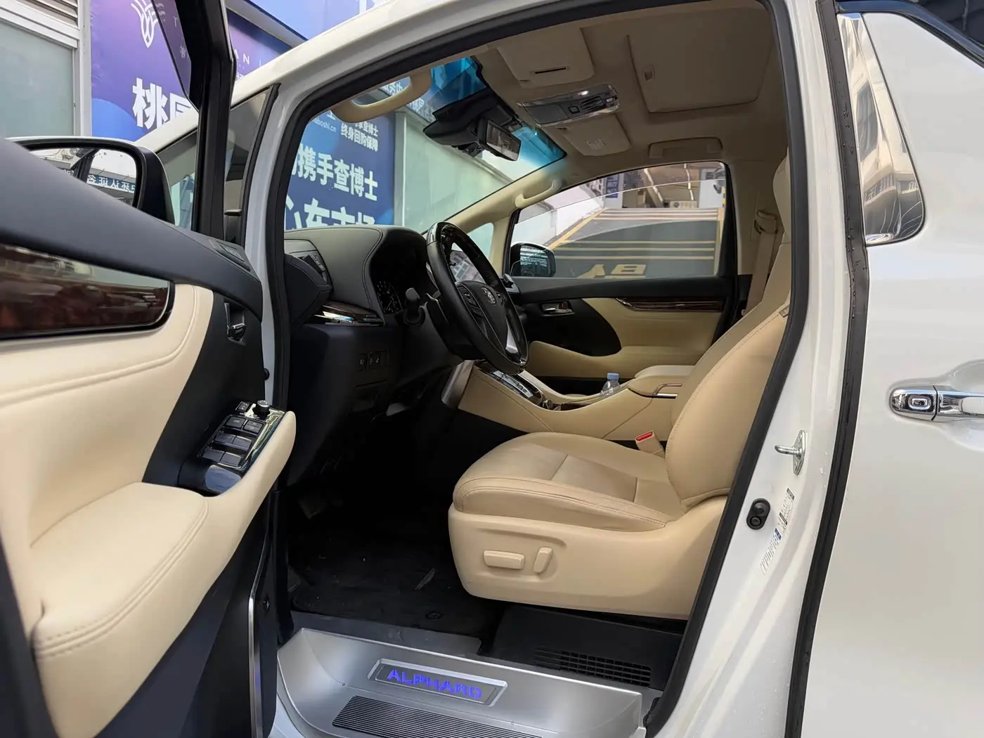 Toyota Alphard 2021 — Photo 3/20
