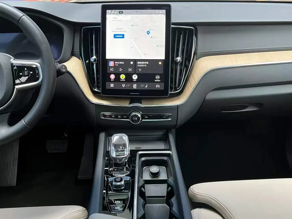 Volvo XC60 2025 — Photo 12/14