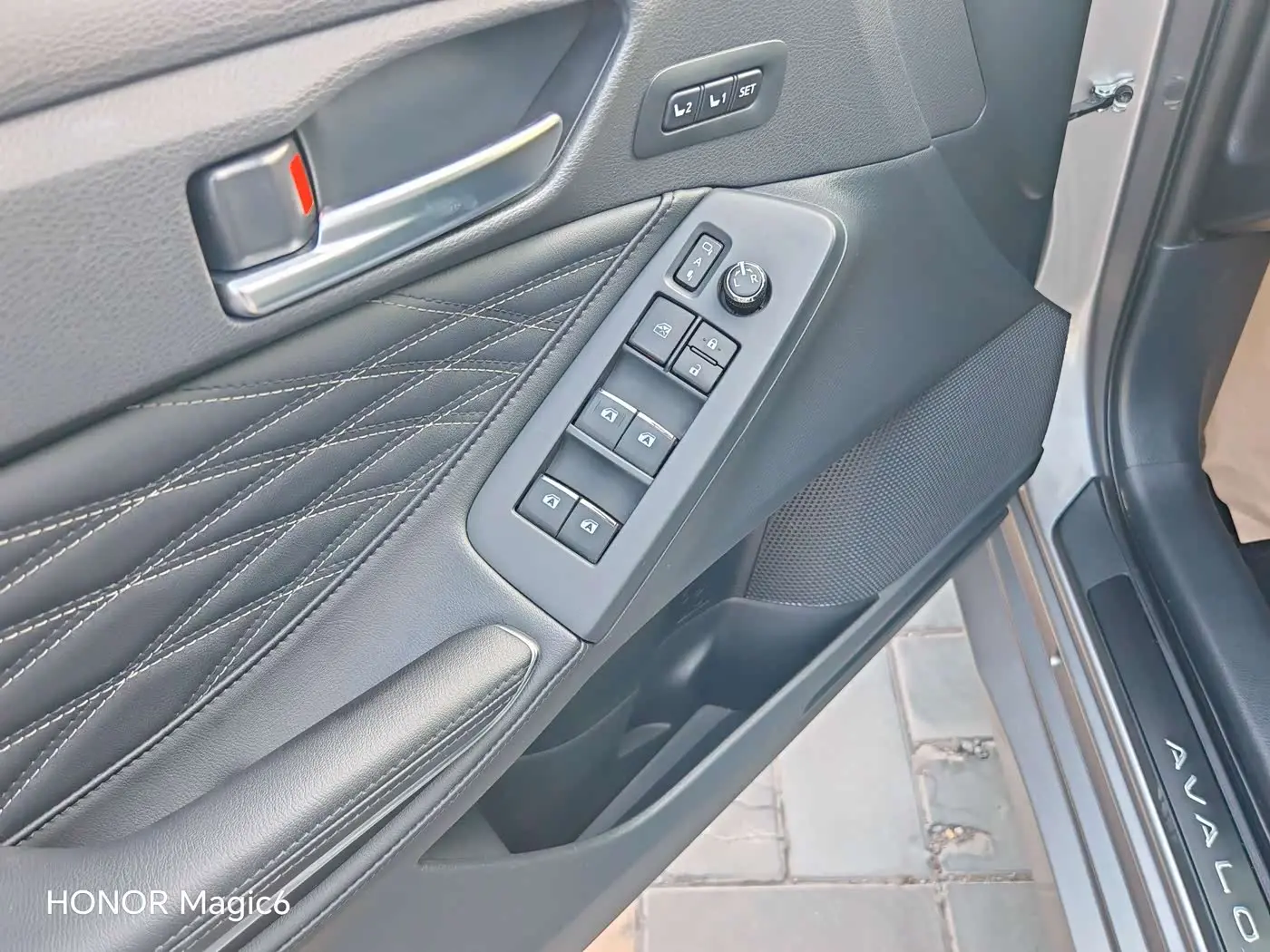 Toyota Avalon 2019 — Фото 7/16