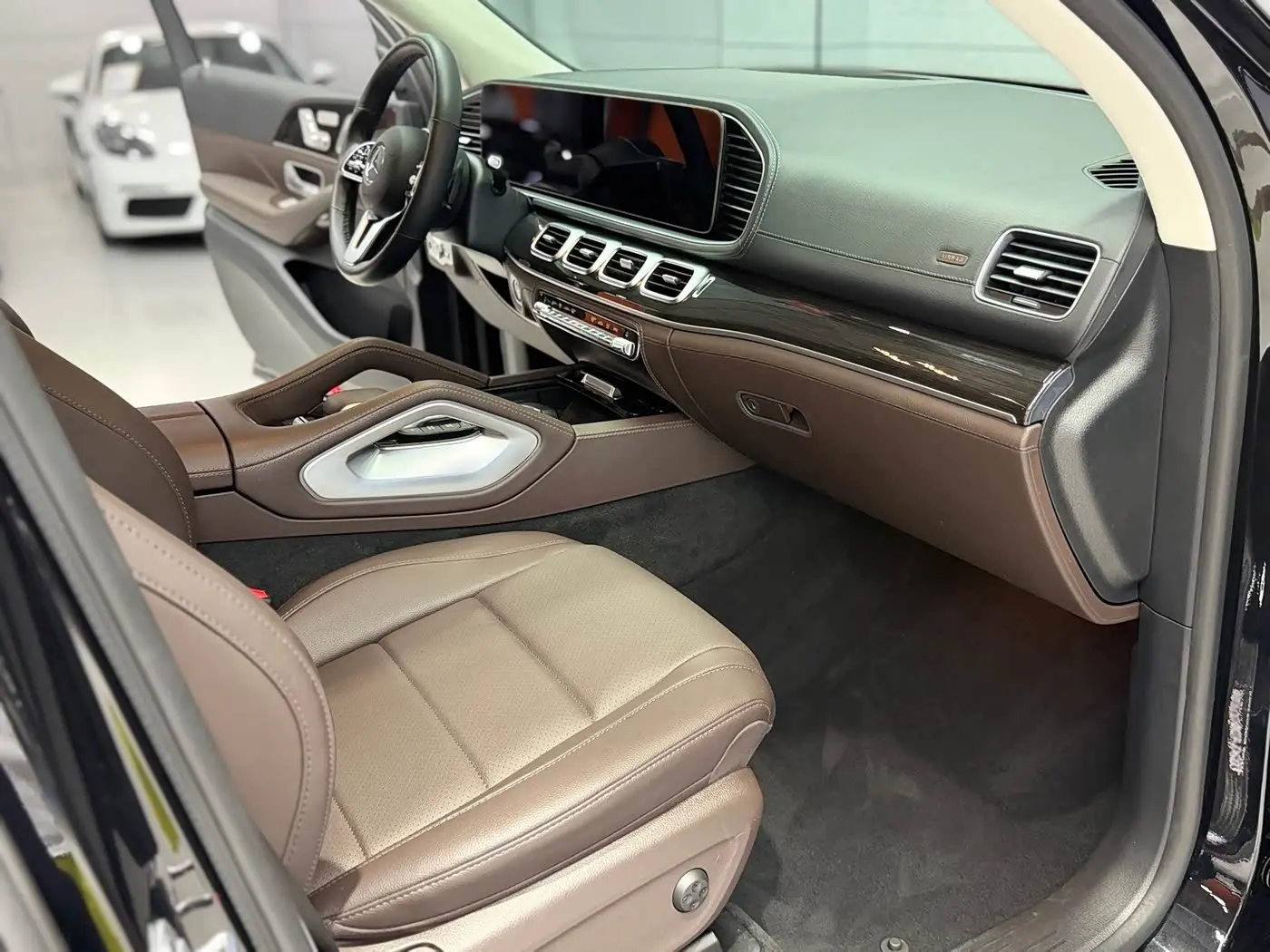 Mercedes-Benz GLS 2023 — Фото 17/20