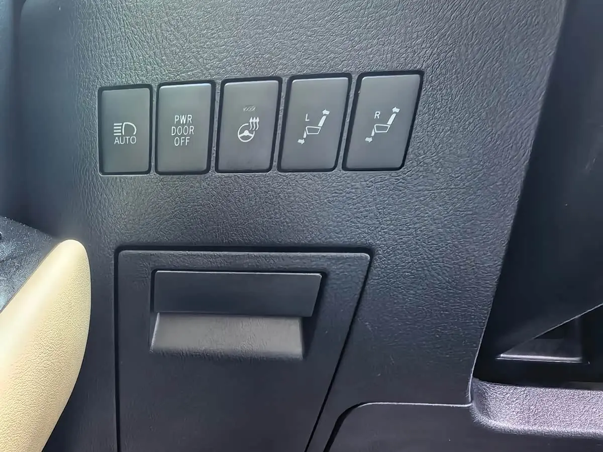 Toyota Vellfire 2020 — Photo 13/20