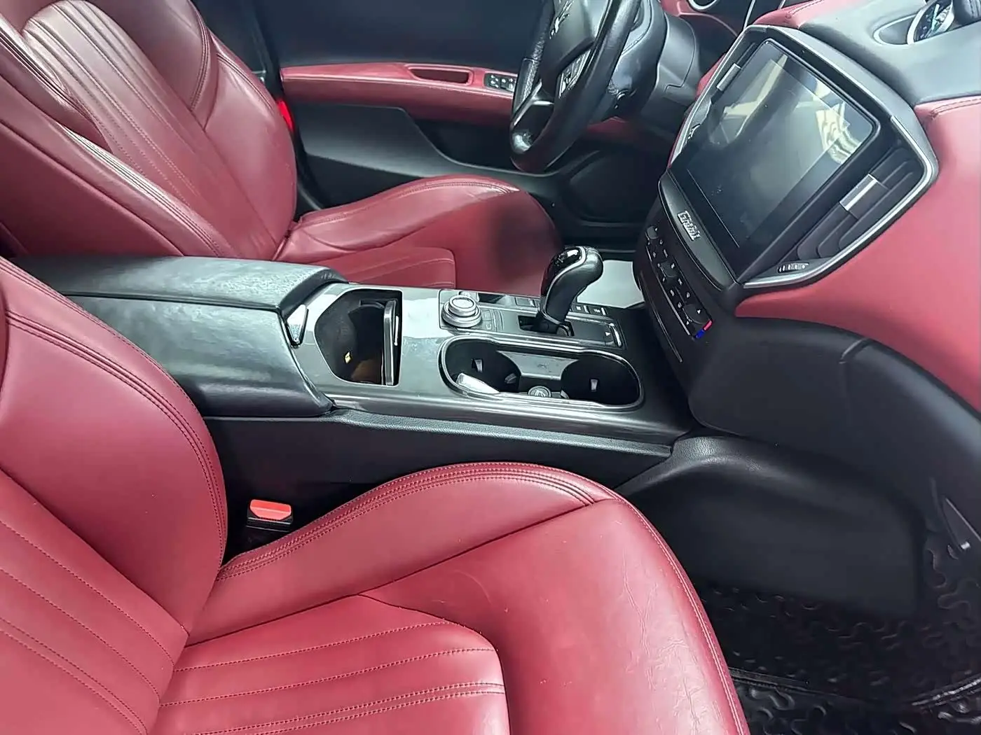 Maserati Ghibli 2017 — Şəkil 14/19