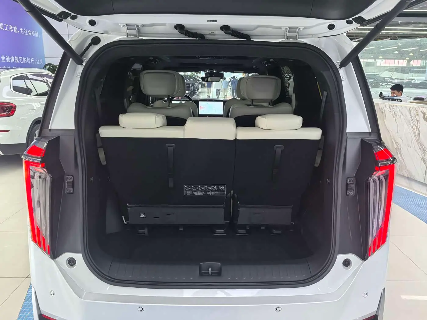 GAC Trumpchi Trumpchi M8 2023 — Photo 19/20